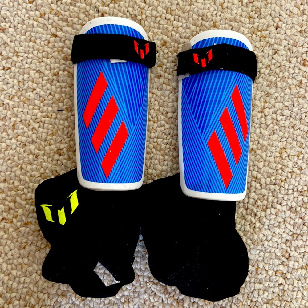 Adidas youth Messi shin guards small